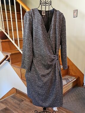 👗Anne Klein Black and White Knit Faux-Wrap Long Sleeve Dress